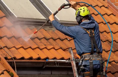Démoussage et hydrofuge de toiture à Velloreille-lès-Choye